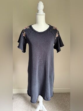 CLOCKHOUSE Gray Floral Embroidered Flutter Sleeve T-Shirt Dress Sz S